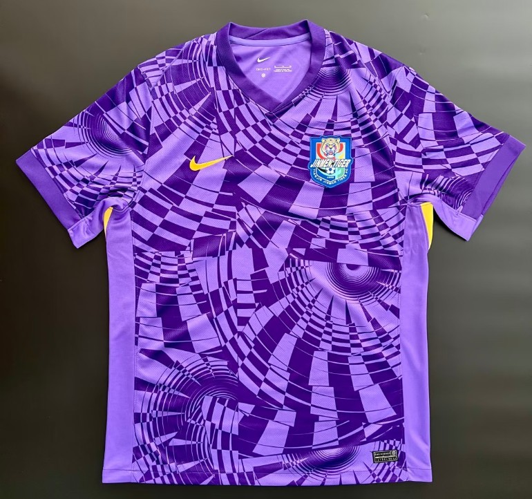 球员采用同, tc, 象征着这座