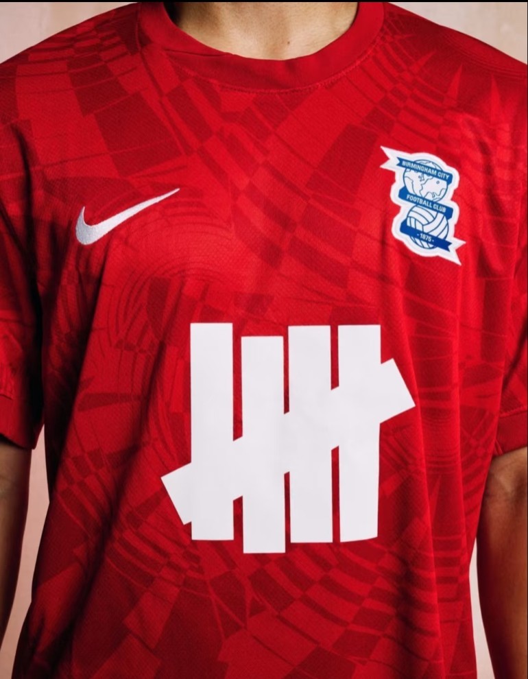 yid, 这款球衣以